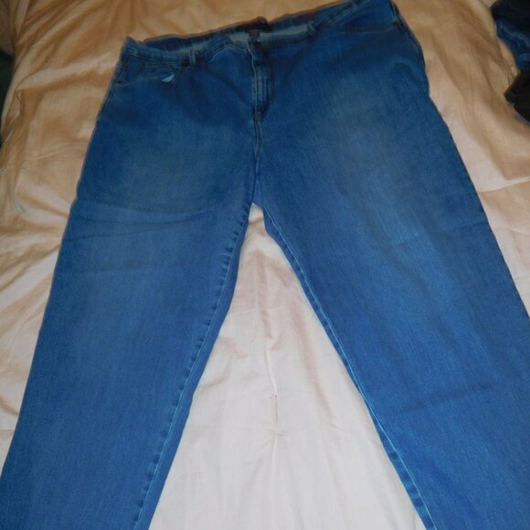24W GV GLORIA VANDERBILT light wash DENIM JEANS AMANDA CUT - Picture 1 of 6